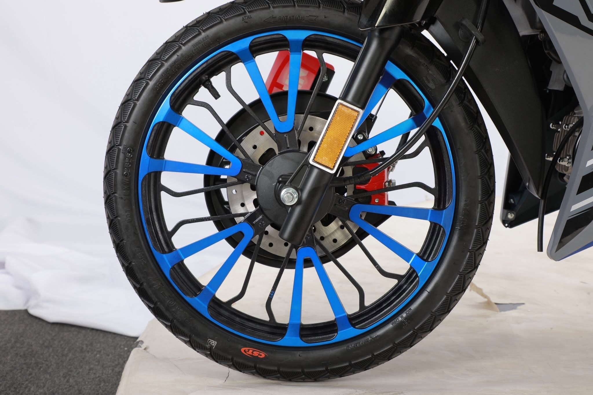 Roue avant vue gauche